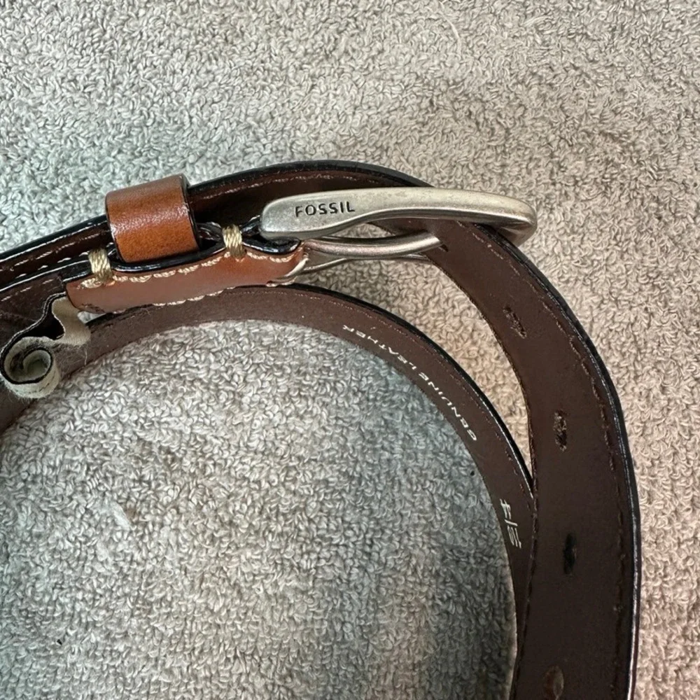Fossil Mens Brown Leather Belt Size 44 MB1255 200 Contrast Stitch Silver Buckle